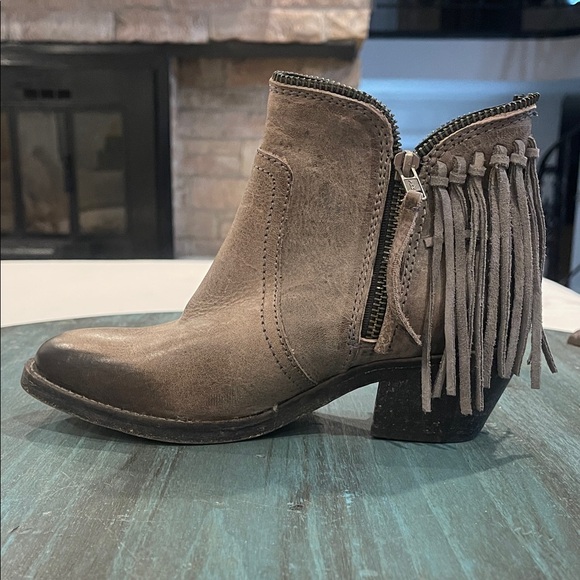 Circle G Fringe Ankle Booties | Gray Leather | Western Boho | Size 6 - Picture 4 of 13